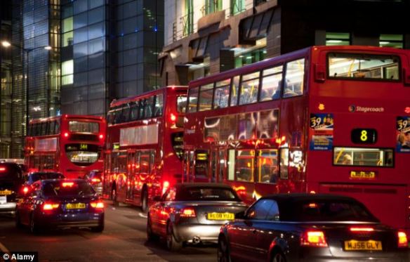 article-2684643-1F7B2D0C00000578-884_634x406